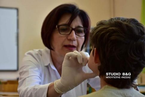 Μαθήματα σωστού βουρτσίσματος των δοντιών σε μαθητές του Ναυπλίου